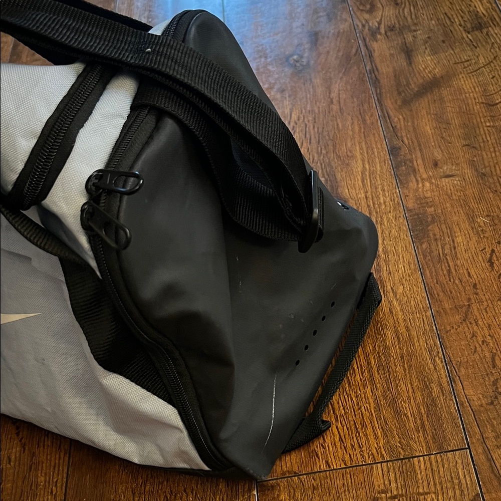 Nike Gym Duffel Bag - Picture 3 of 3